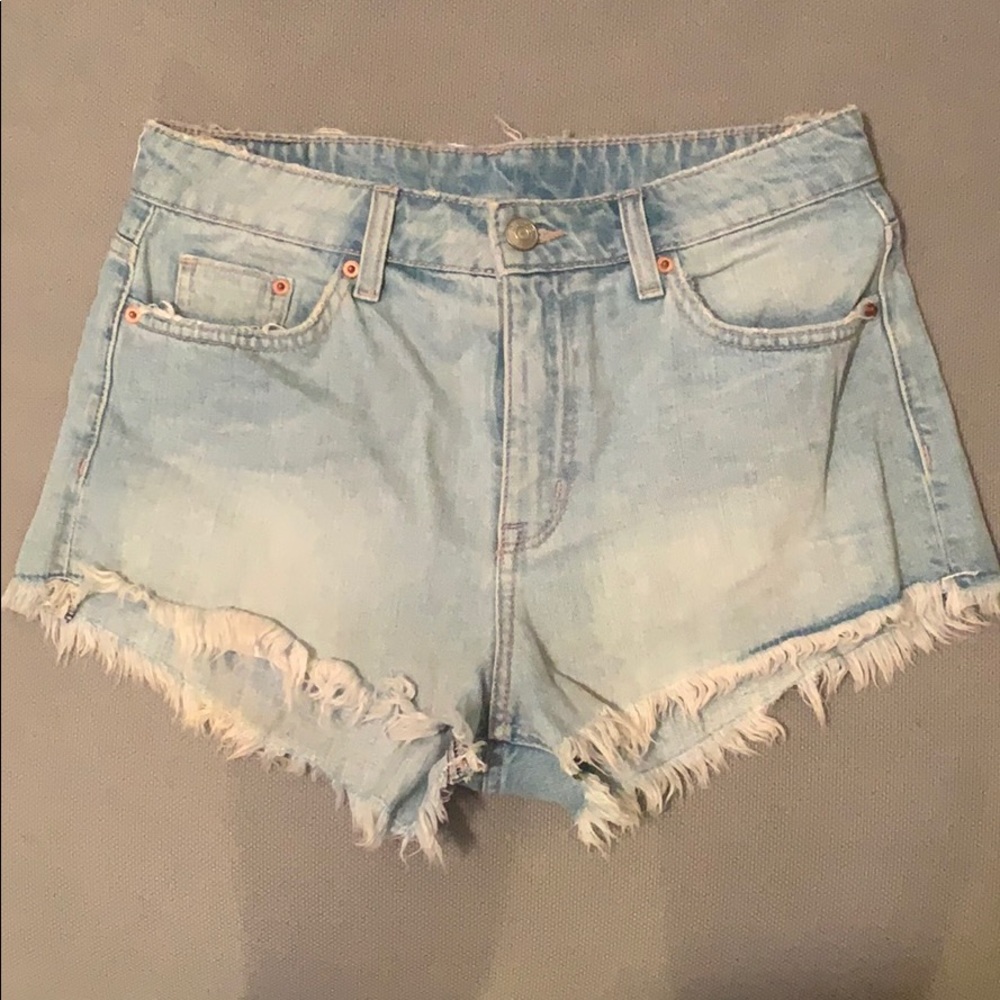 Light jean shorts